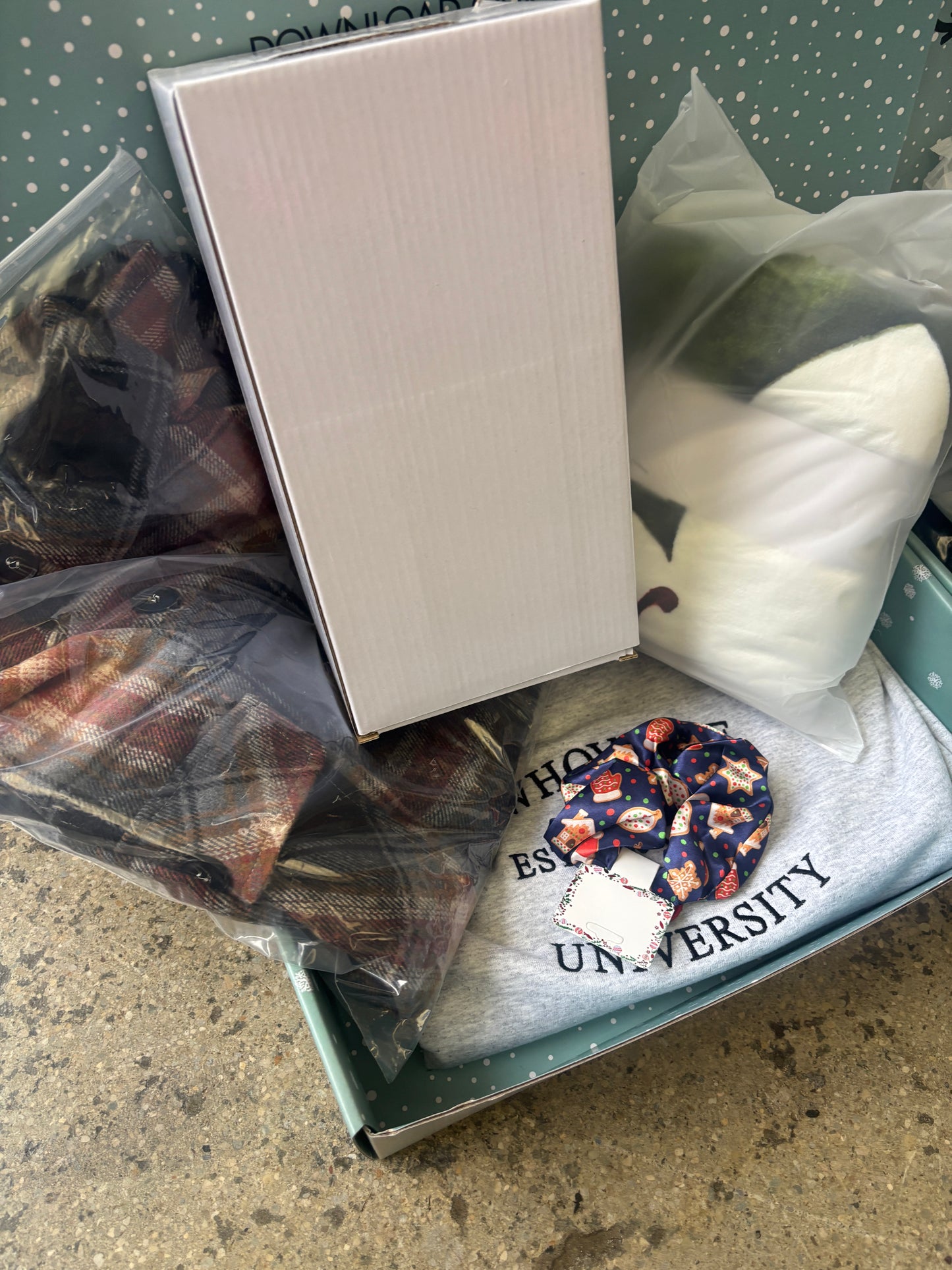 Willow Clothing Box - Black Friday