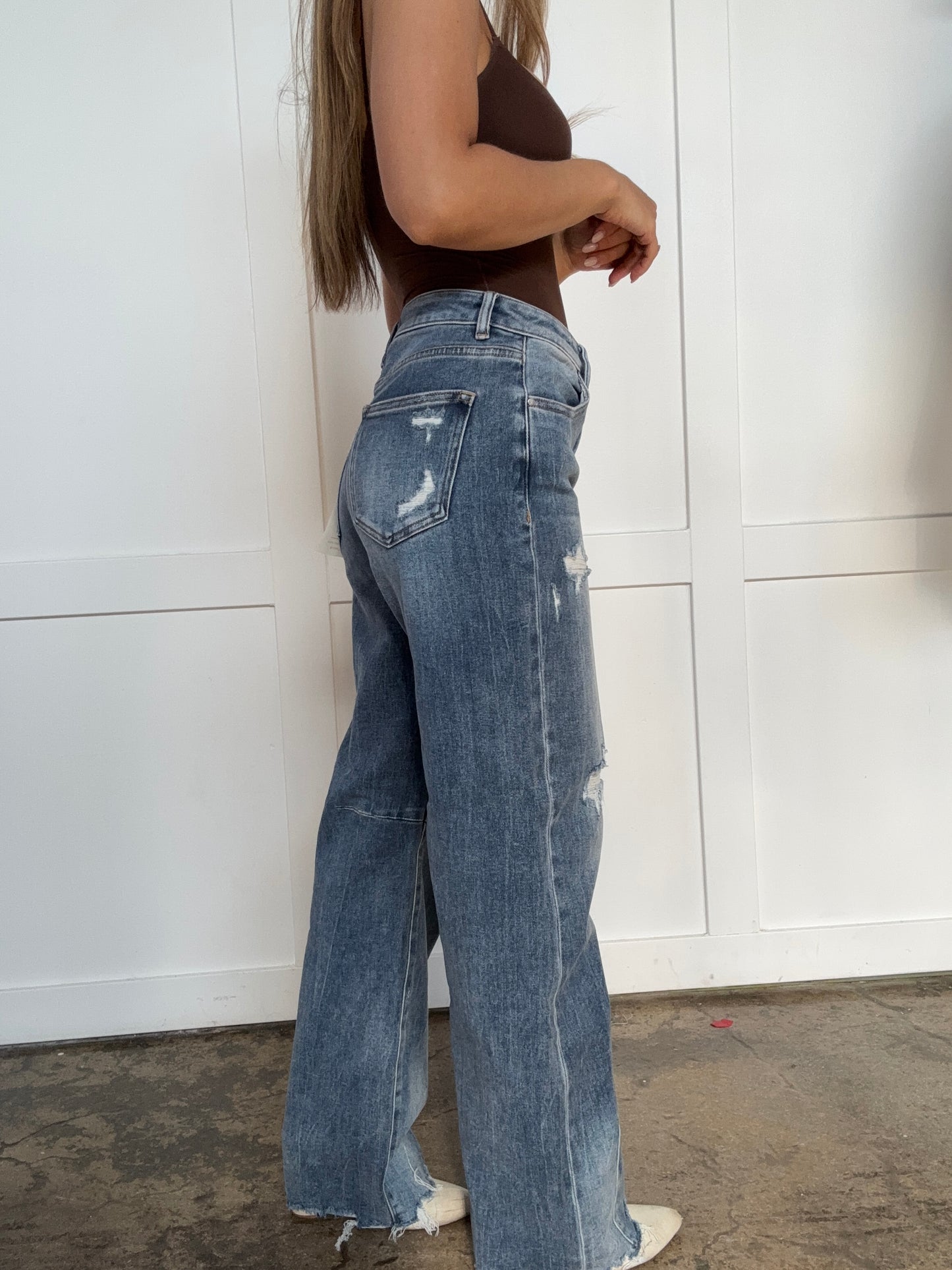 Harlow Risen Mid Rise Fit Wide Baggy Washed Jeans