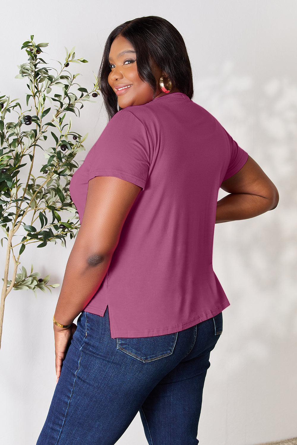 Renee Round Neck Short Sleeve T-Shirt – Willow Boutique