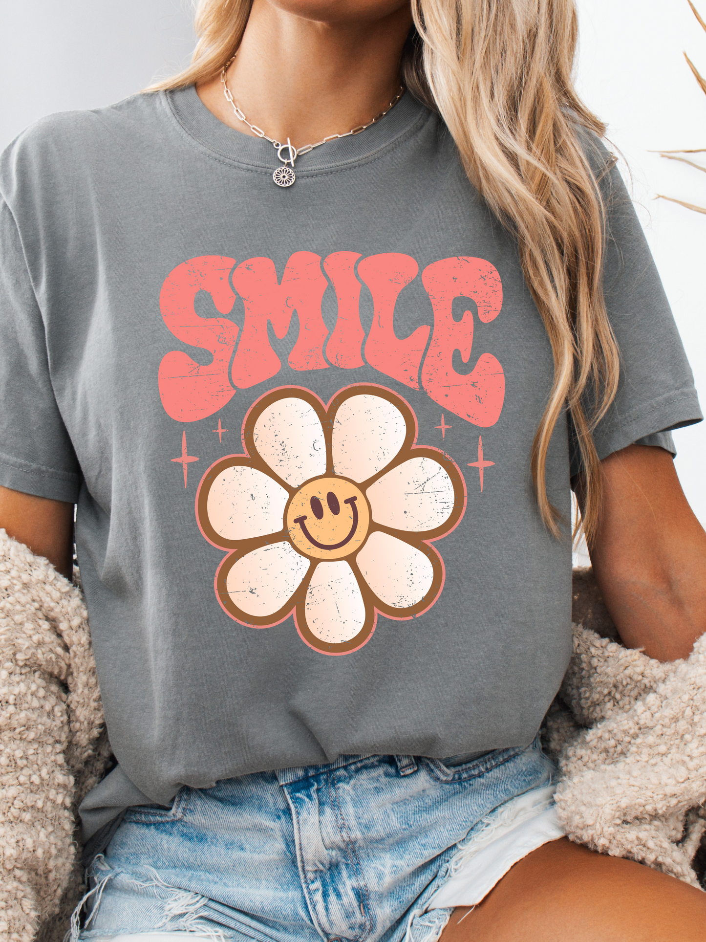 Daisy Smile Graphic Tee