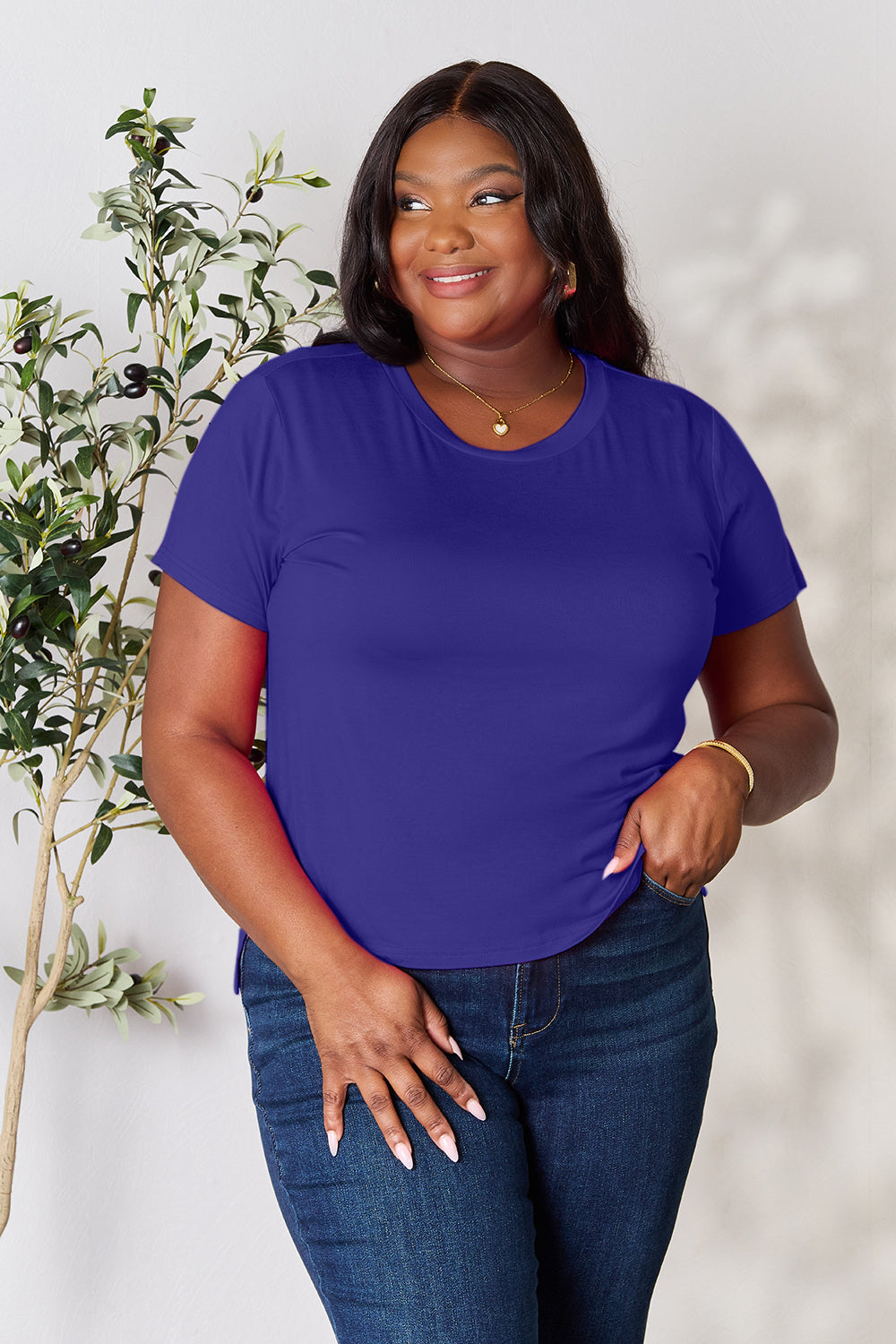Renee Round Neck Short Sleeve T-Shirt – Willow Boutique