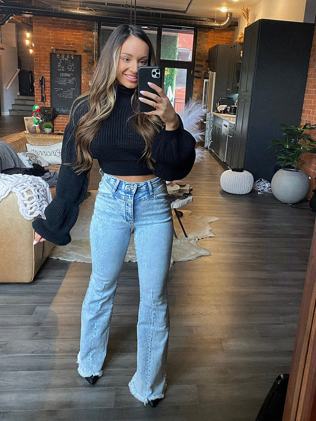 Buy our "Keep Up Flare Acid/Dark Wash Jeans" online – Willow Boutique Clothing. Shop stylish Keep Up Flare Acid/Dark Wash Jeans today.