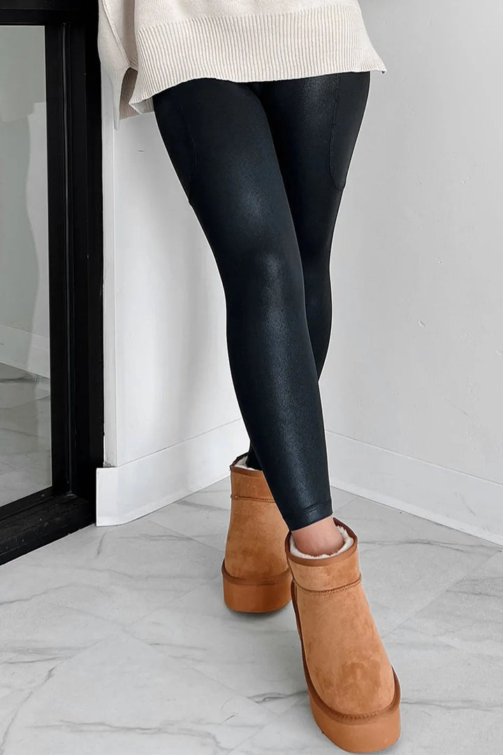 PREORDER: Sleek & Chic Pocketed V-Cut Waist Leggings