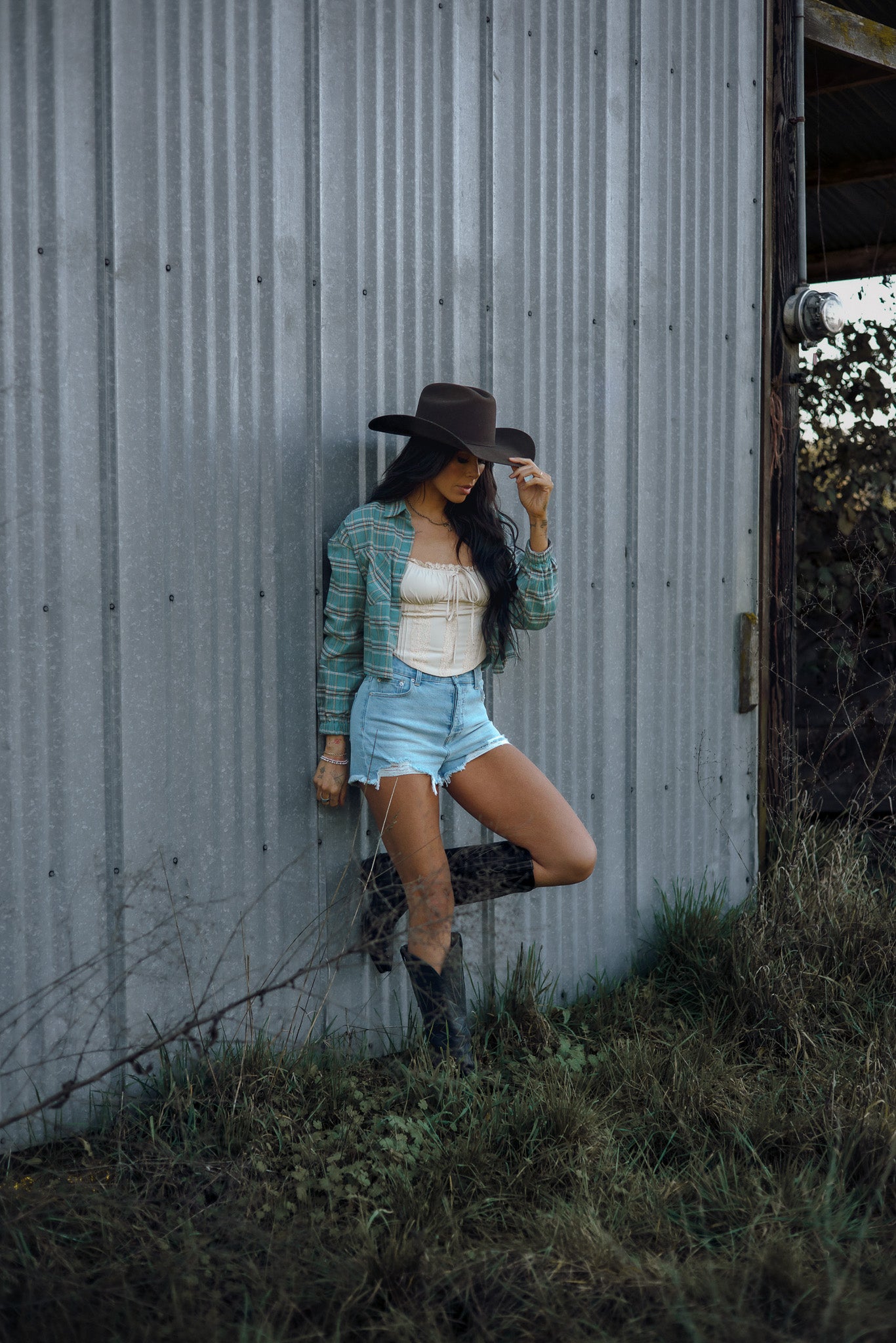 Saylor Distressed Denim Shorts - Light Wash