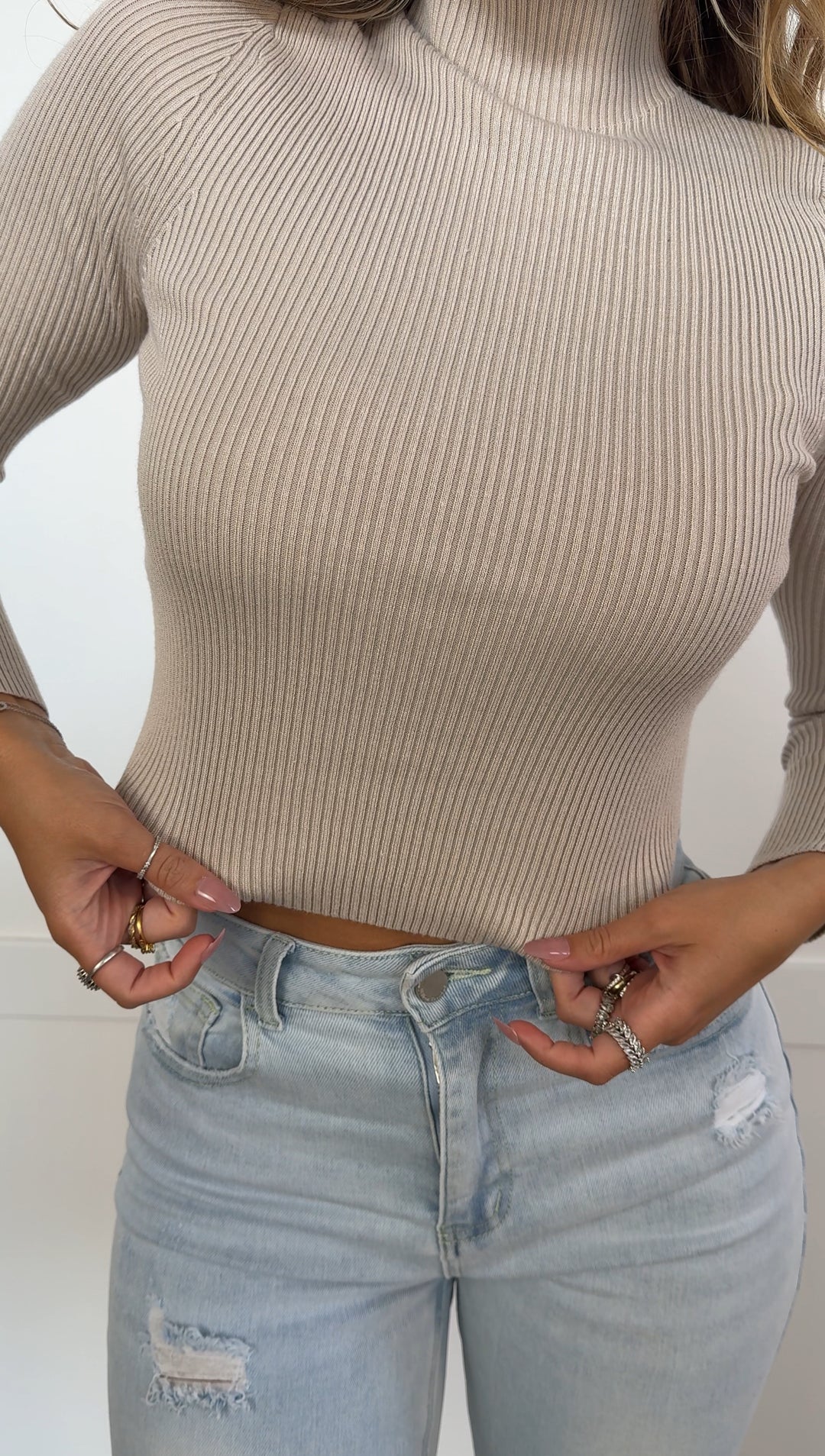 Mira Ribbed Cropped Curve-Hem Turtleneck Sweater