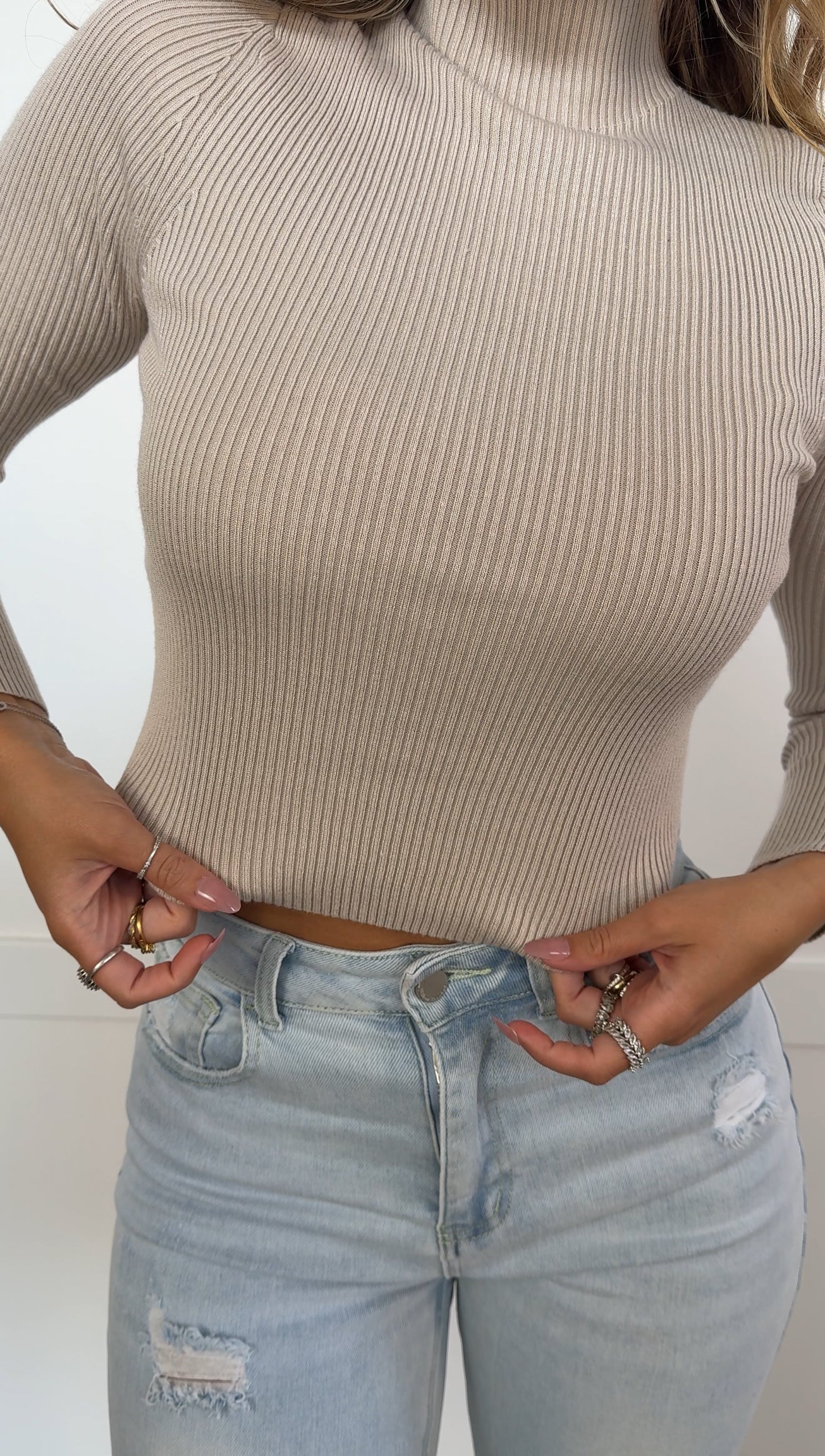 Mira Ribbed Cropped Curve-Hem Turtleneck Sweater