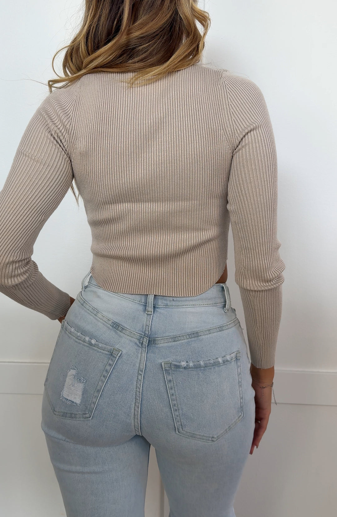 Mira Ribbed Cropped Curve-Hem Turtleneck Sweater