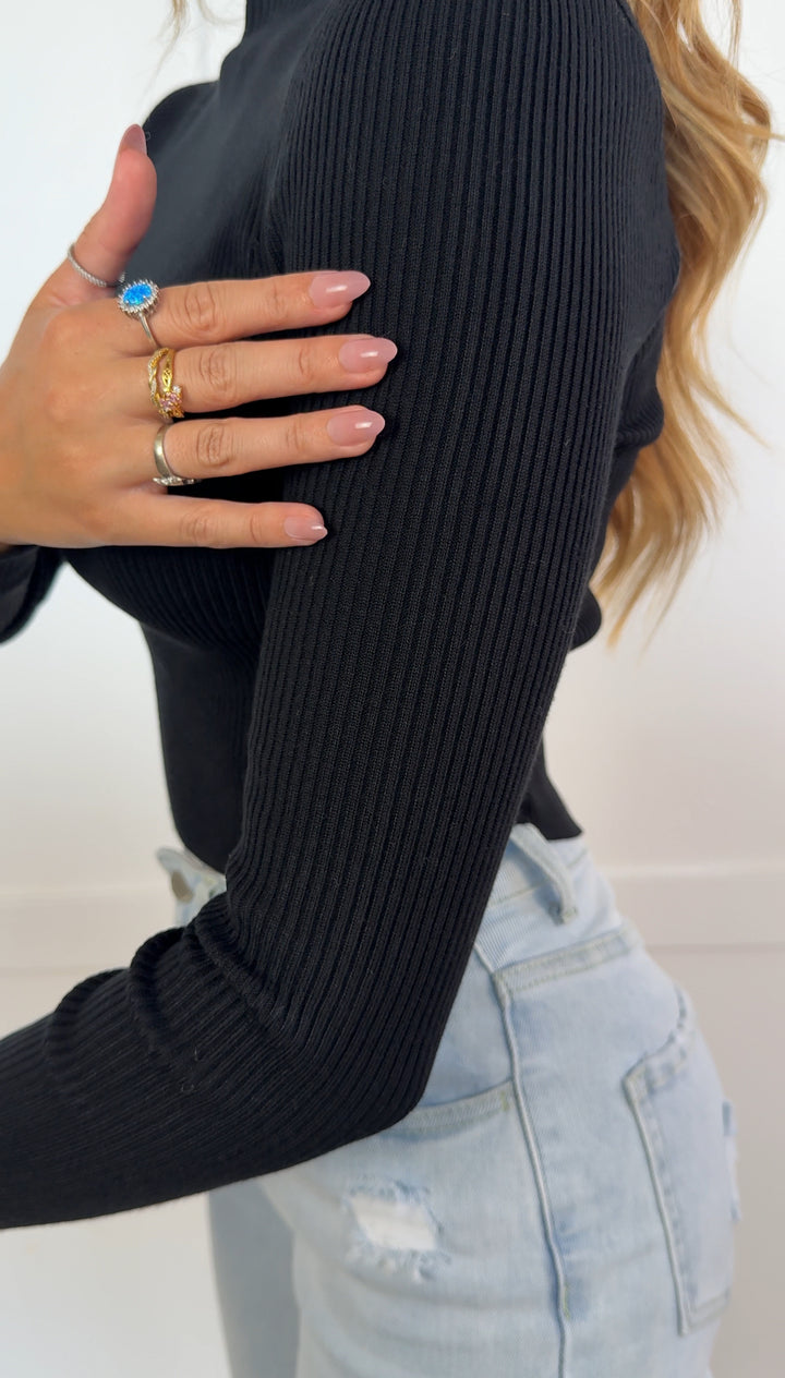Mira Ribbed Cropped Curve-Hem Turtleneck Sweater