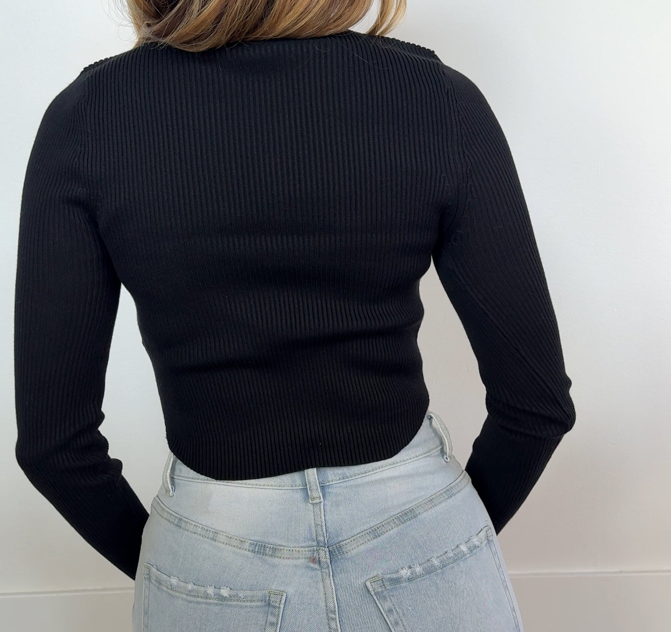 Mira Ribbed Cropped Curve-Hem Turtleneck Sweater