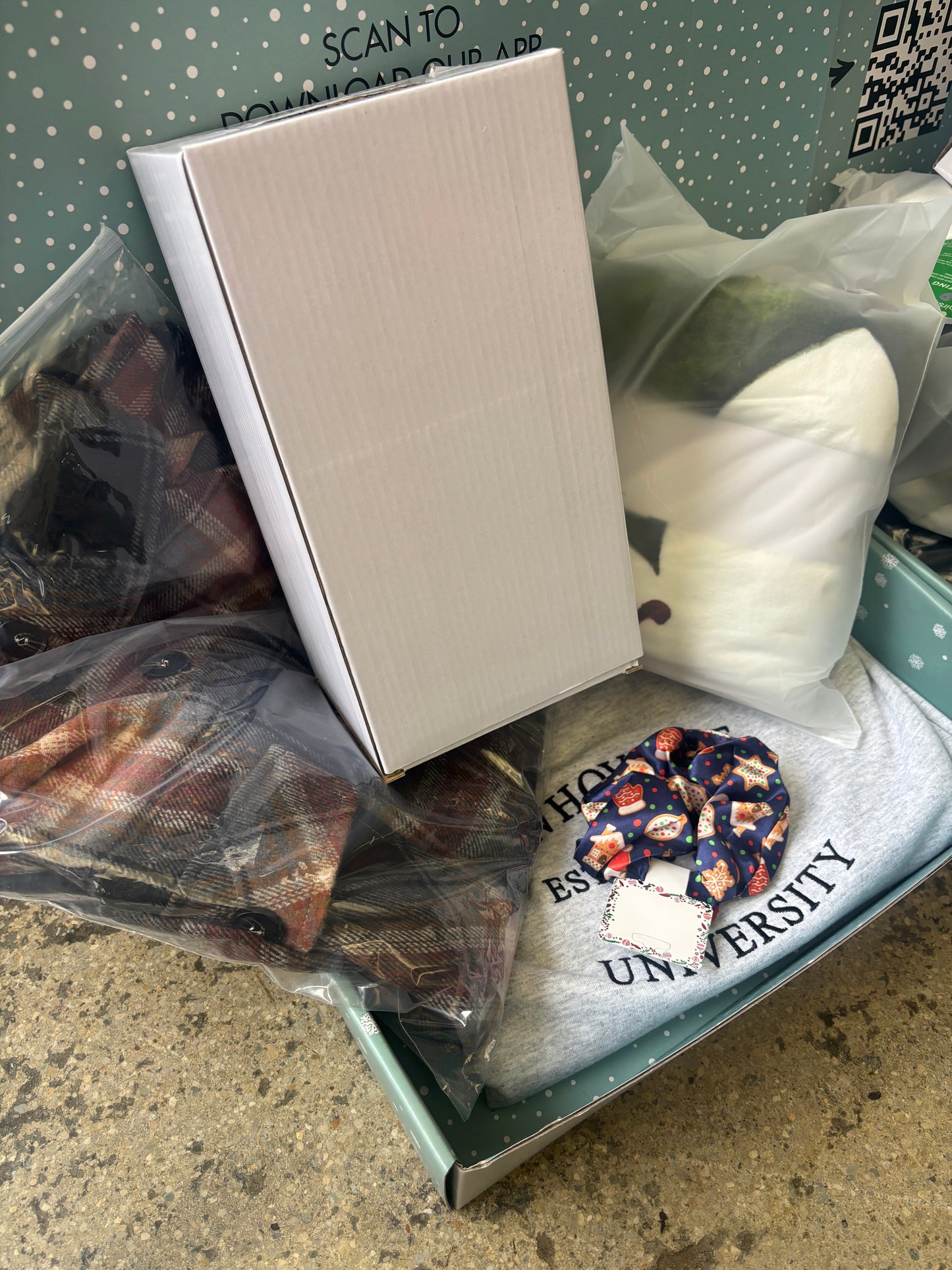 Willow Clothing Box - Black Friday