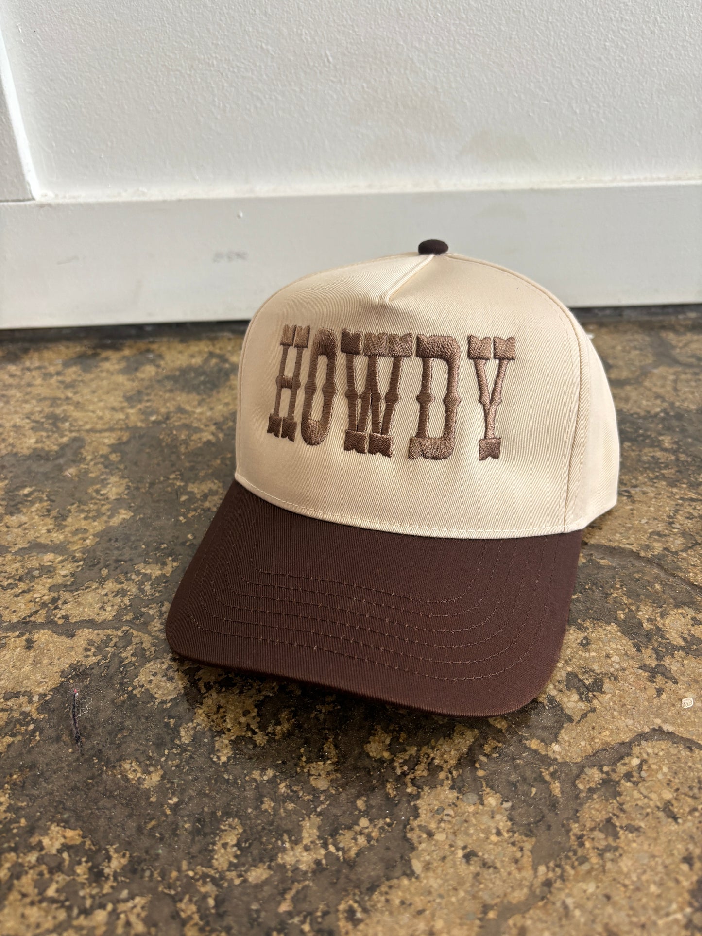 HOWDY Embroyidery Trucker Hat