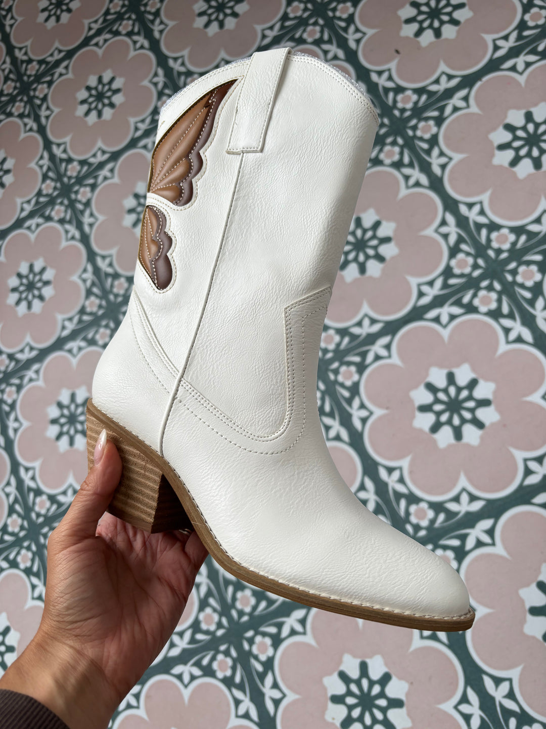 Scarlett Butterfly Detail Point Toe Boots - White