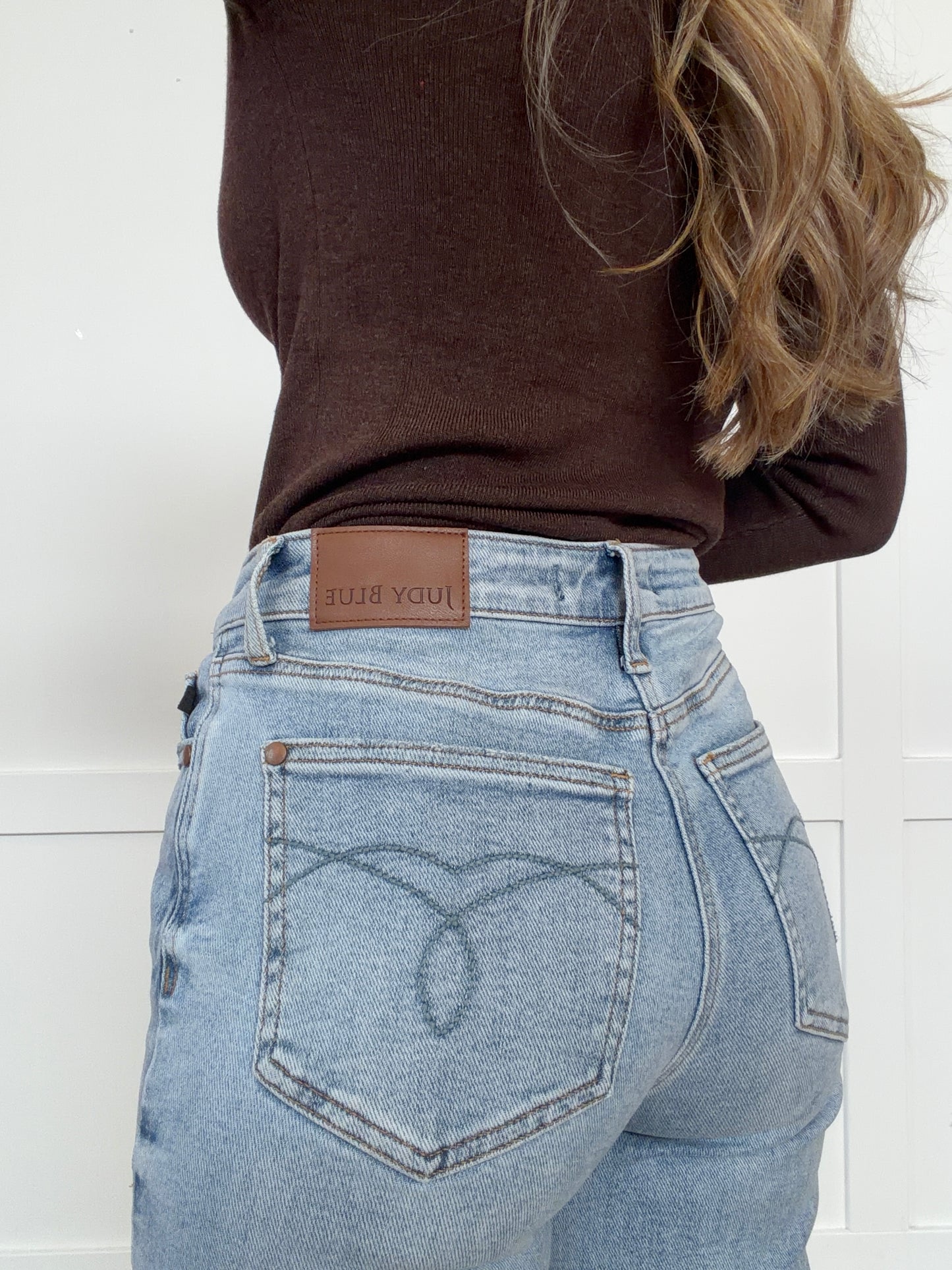 Ellie Straight Leg Mid Rise Jeans