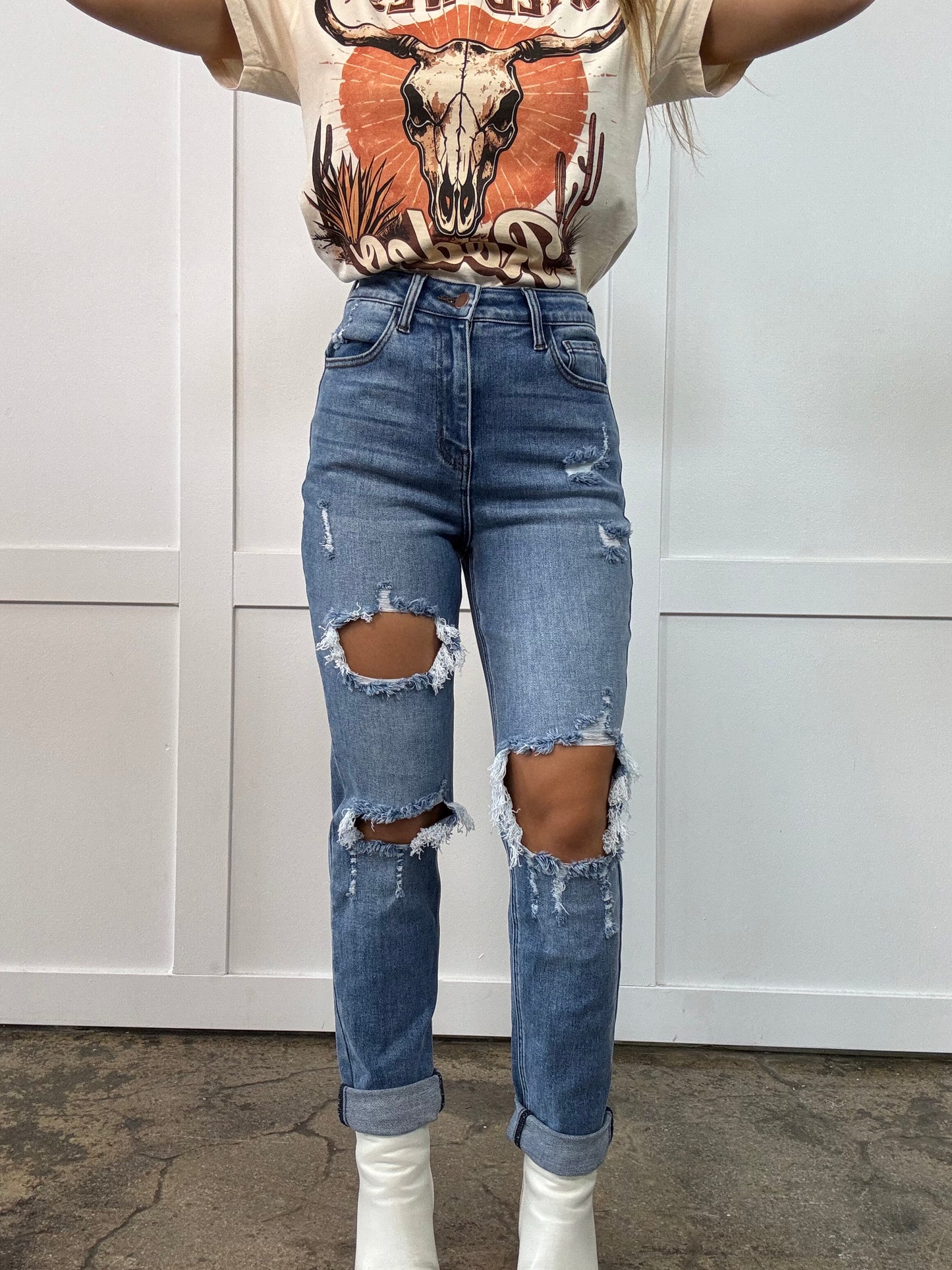 Lindsey Distressed Boyfriend Stretchy Jeans - Medium Wash