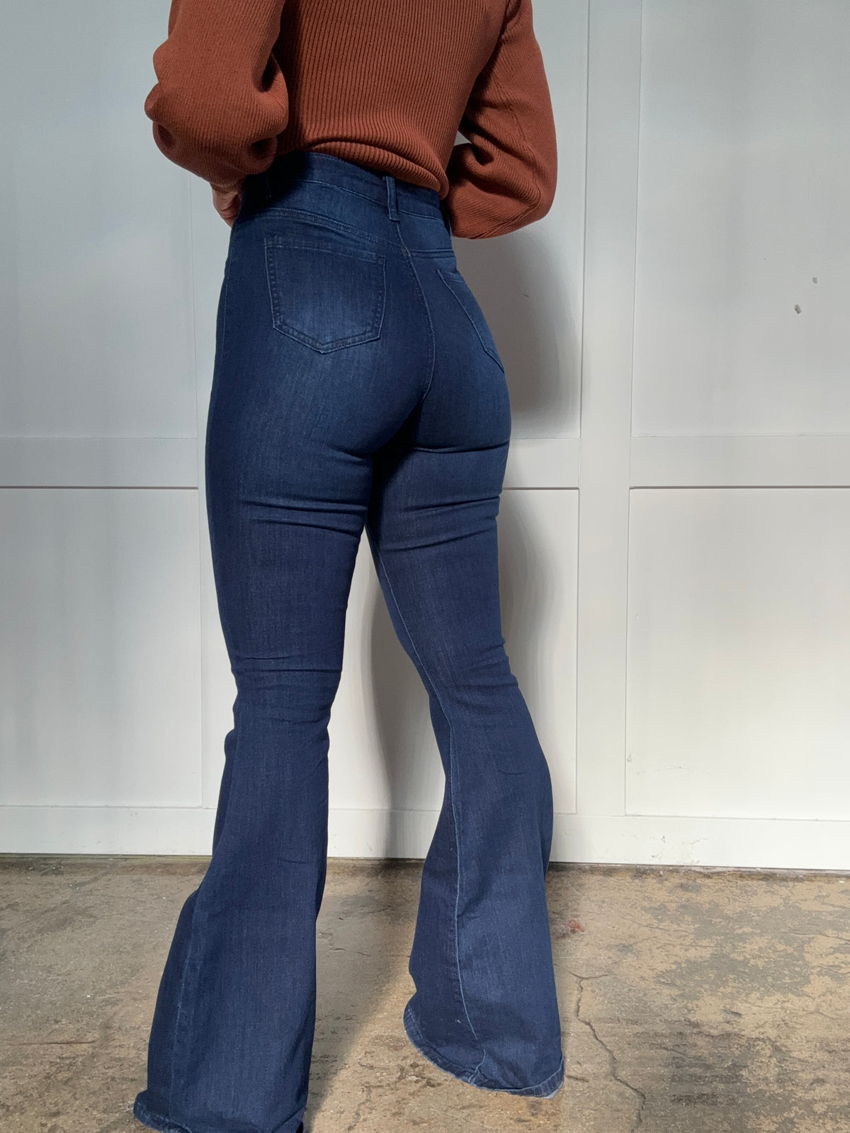 Buy our "Fiona High Waisted Denim Bell Bottom Flare Jeans -Dark Wash" online – Willow Boutique Clothing. Shop stylish Fiona High Waisted Denim Bell Bottom Flare Jeans -Dark Wash today.