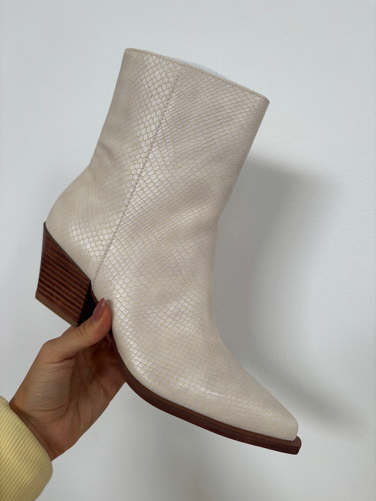 Miley Low Calf Pointed Alligator Boots