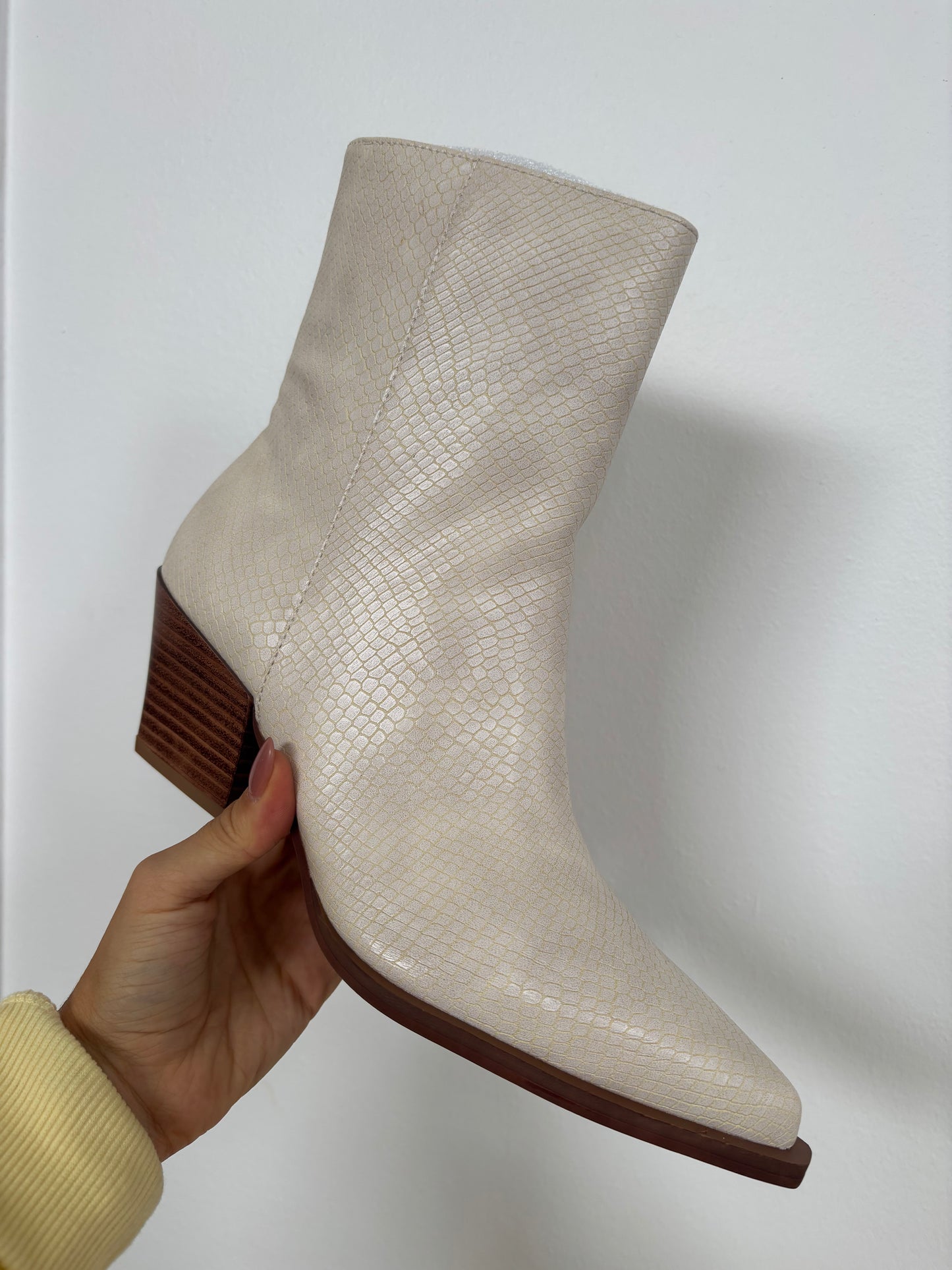 Miley Low Calf Pointed Alligator Boots