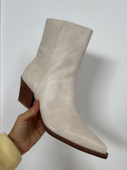 Miley Low Calf Pointed Alligator Boots