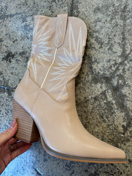 Emersyn Embroidered Heeled Cowgirl Pointed Boots