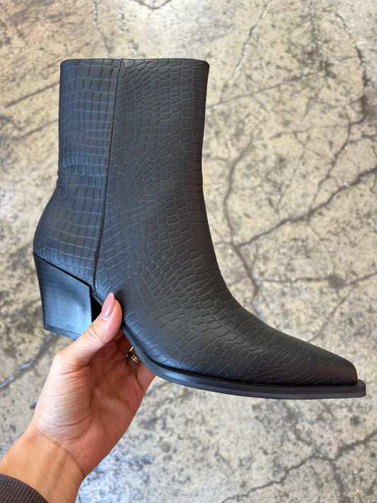 Miley Low Calf Pointed Alligator Boots