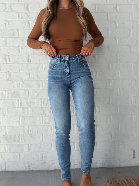 Alyssa Mid Rise Skinny Risen Jeans