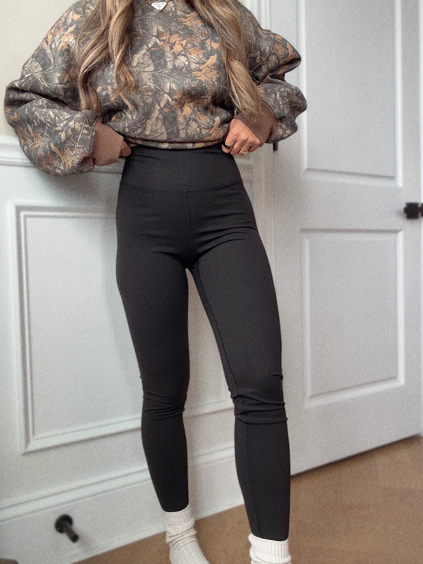 Willow Deep V High Waisted Leggings
