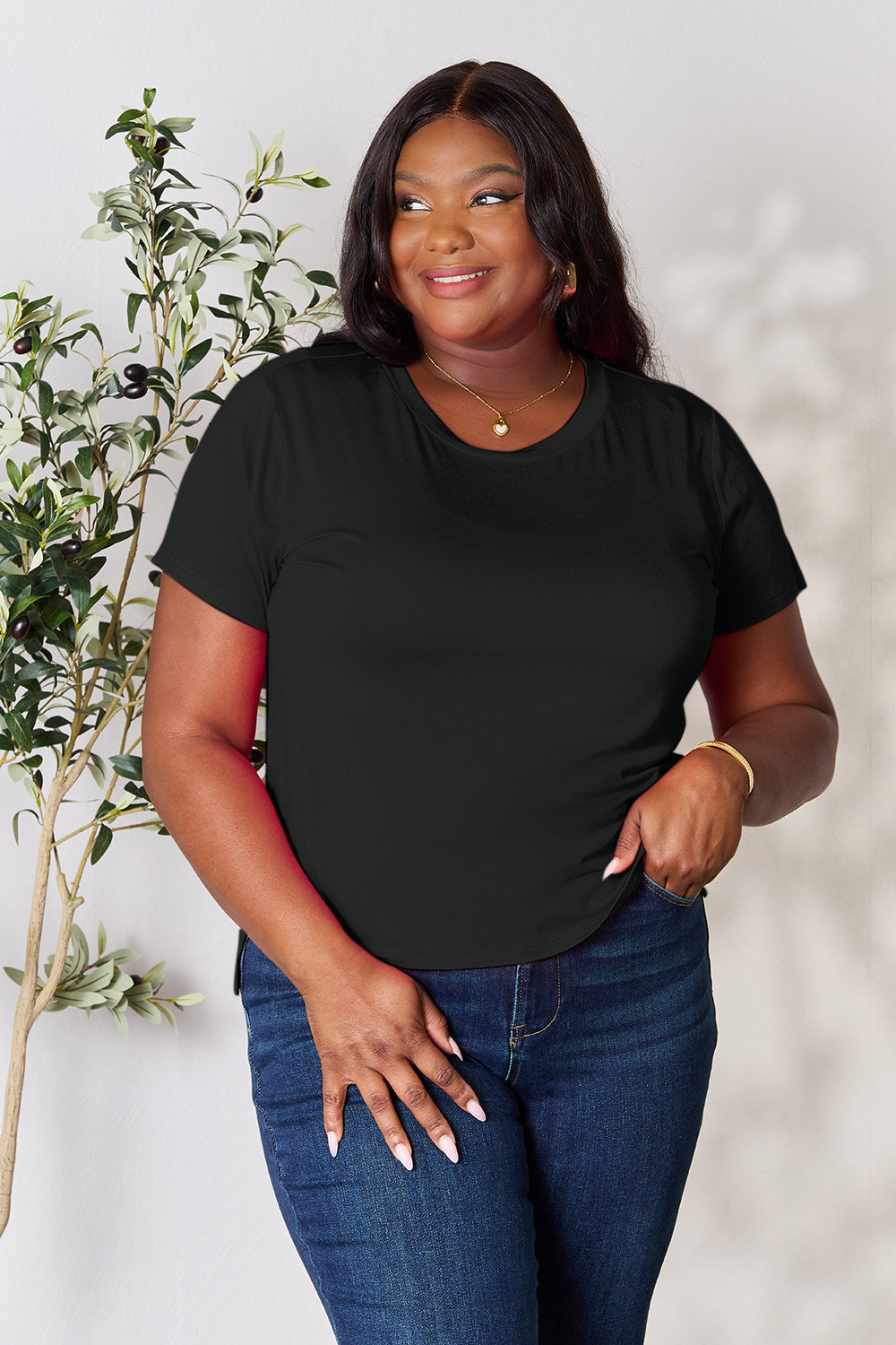 Renee Round Neck Short Sleeve T-Shirt – Willow Boutique