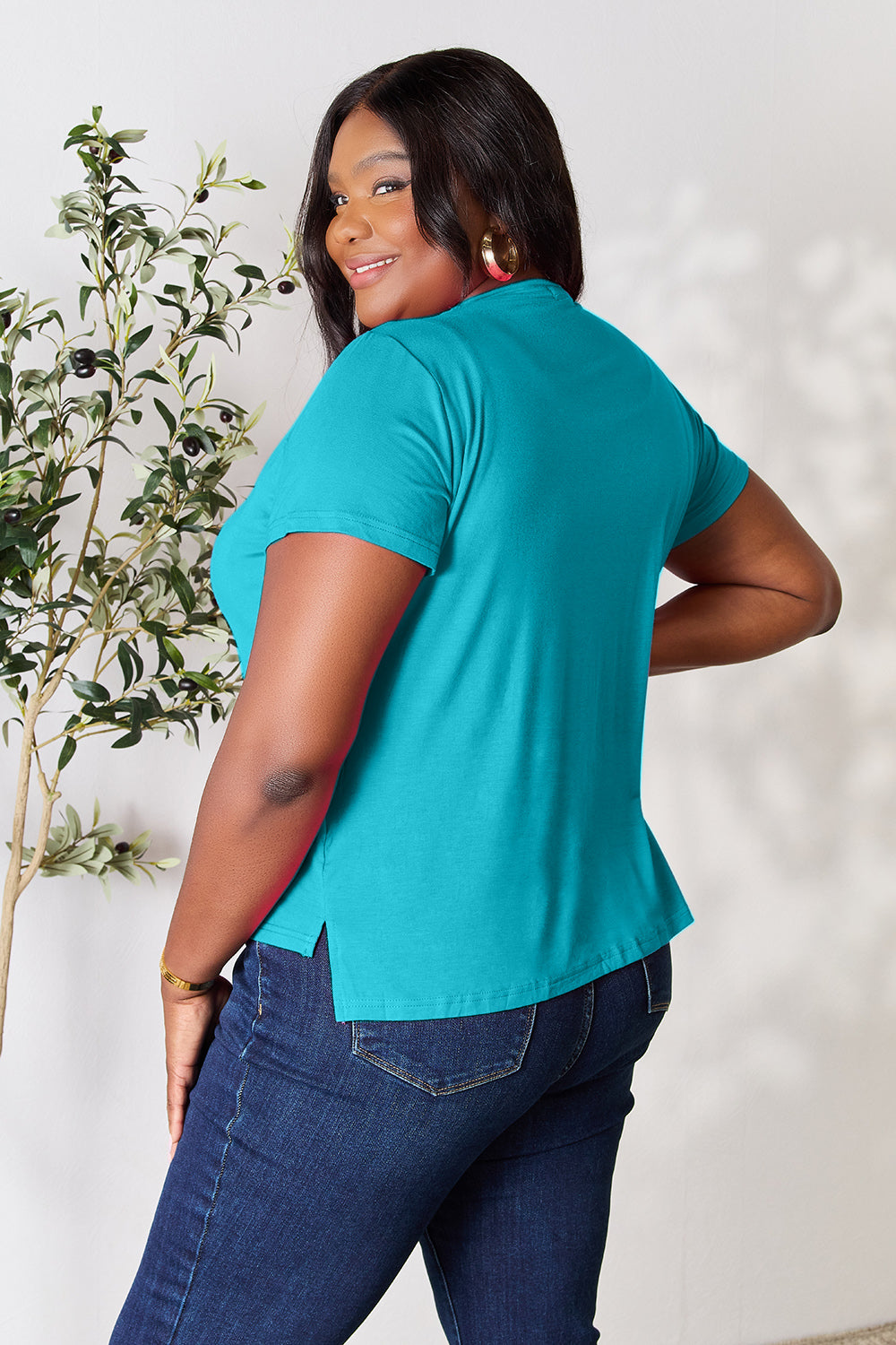 Renee Round Neck Short Sleeve T-Shirt – Willow Boutique