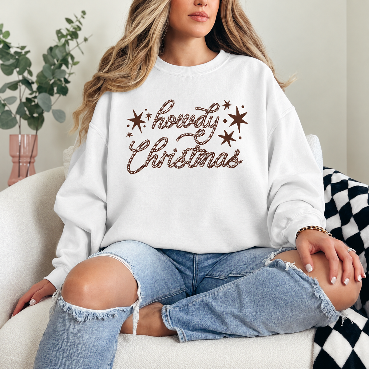 Howdy Christmas Rope Script Graphic — White Crewneck