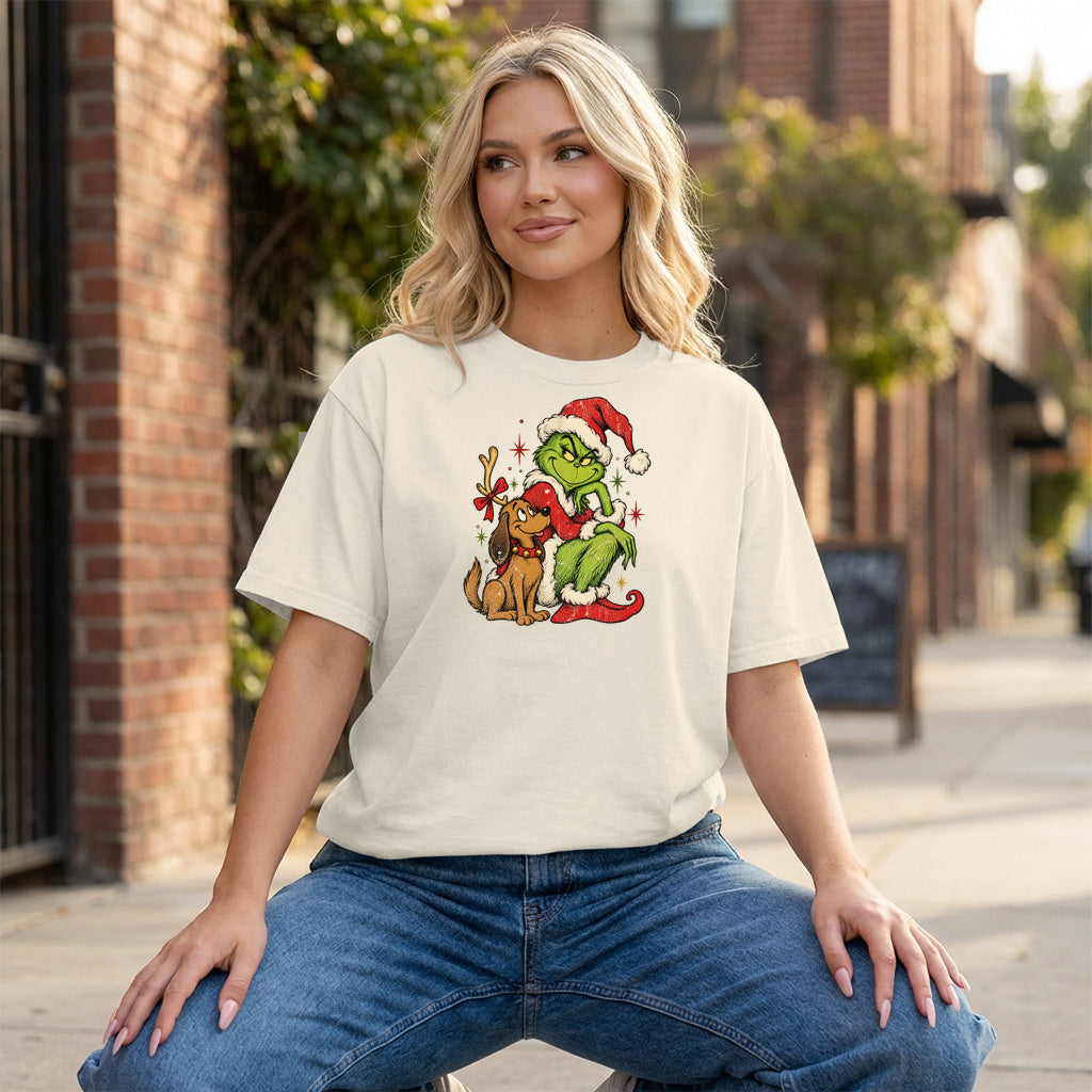 Vintage Grinch & Max Christmas Graphic - Ivory T-Shirt on model